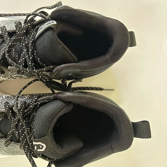 Under Armour Black and White Cleats - Picture 10 of 13